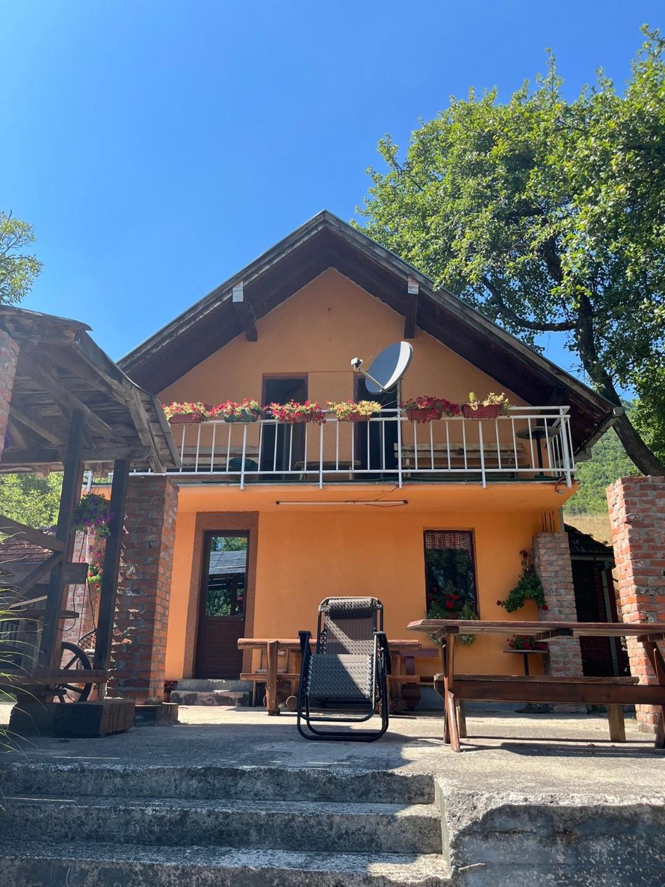 Bed And Breakfast Family Djukic Sipovo Ngoại thất bức ảnh