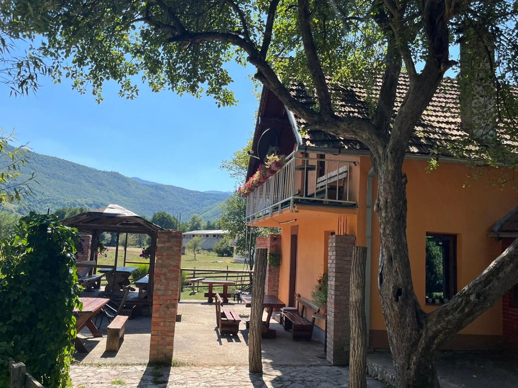 Bed And Breakfast Family Djukic Sipovo Ngoại thất bức ảnh