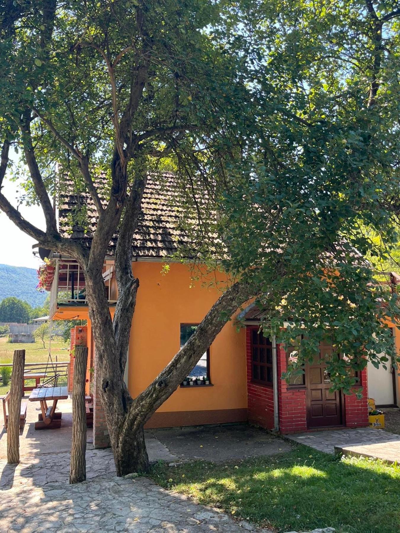 Bed And Breakfast Family Djukic Sipovo Ngoại thất bức ảnh